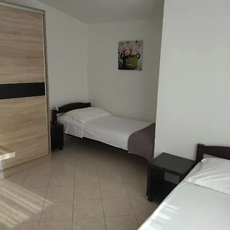 Pidoc Apartman 4 Osobe